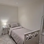 Spacious 2bd In Bergen! برغن