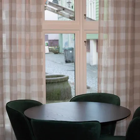 Spacious 2bd In Bergen! * Bergen